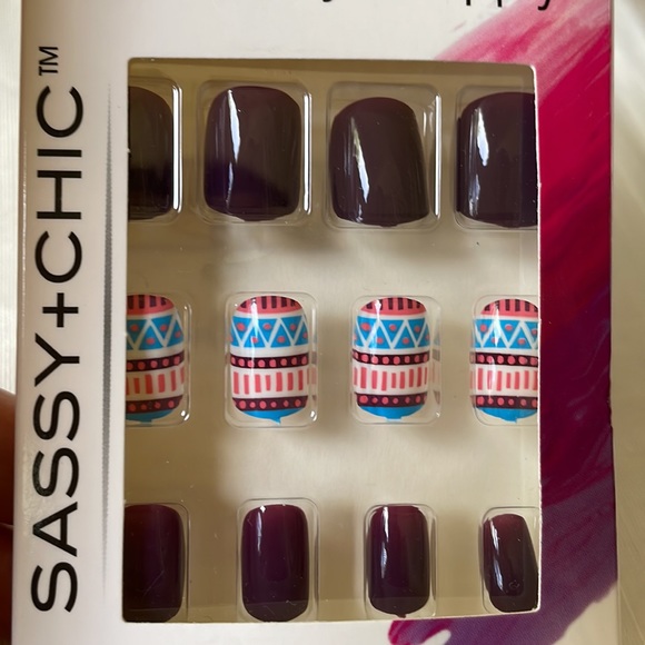 NWT Sassy + Chic purple and fun design Artificial Press On Nails 12 pc set - Picture 2 of 8